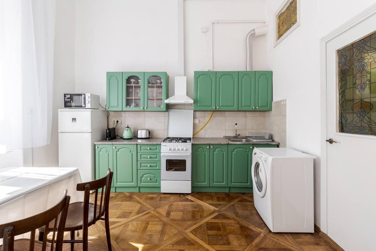 Апартаменти На Площі Ринок 12 Lviv Exterior foto